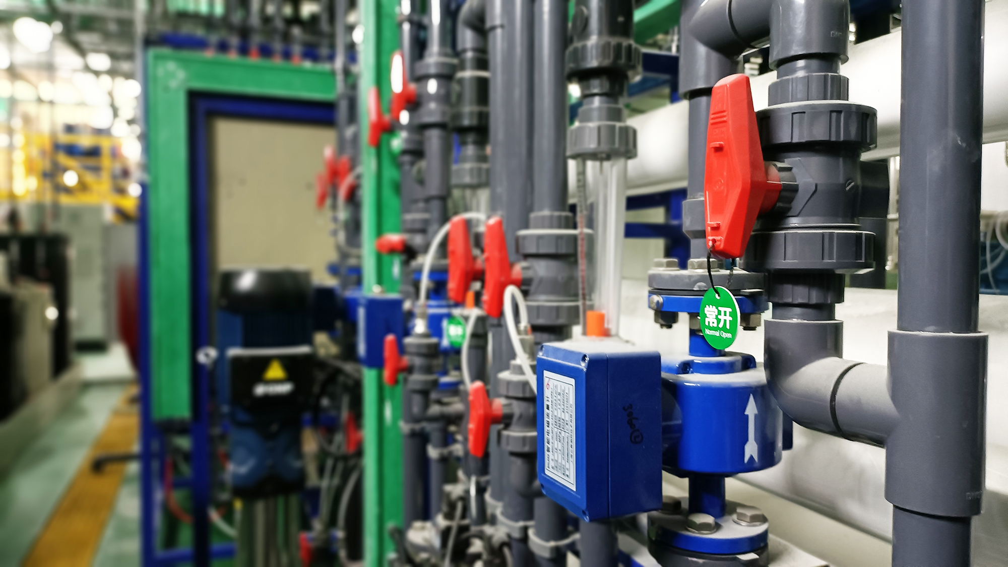 工業(yè)廢水處理系統(tǒng)中曝氣池泡沫產(chǎn)生不同顏色的原因